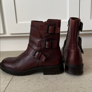 Cruz’s leather mid boot